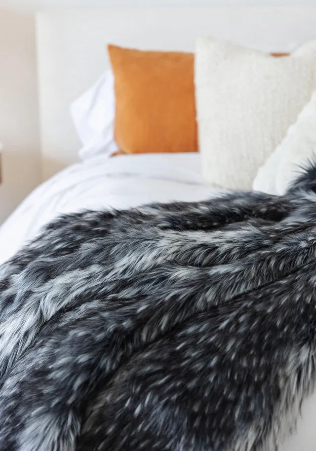 SMOKEY FOX FAUX FUR THROW 60X60
